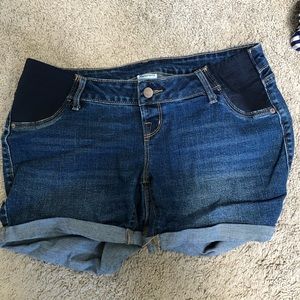 Side panel maternity jean shorts